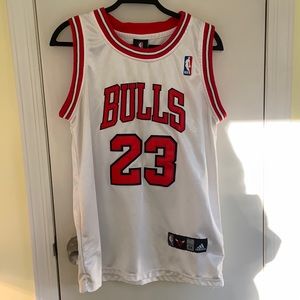 Jordan Bulls White Jersey Men’s Small